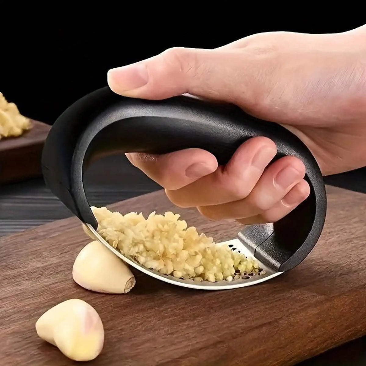 How to Choose the Right Garlic Press: A Buyer's Guide for Home Cooks